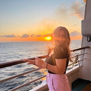 Meet your Posher, Mia